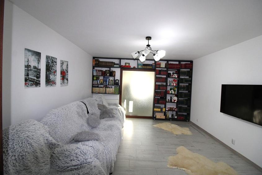 Apartament cu 3 camere decomandat în
