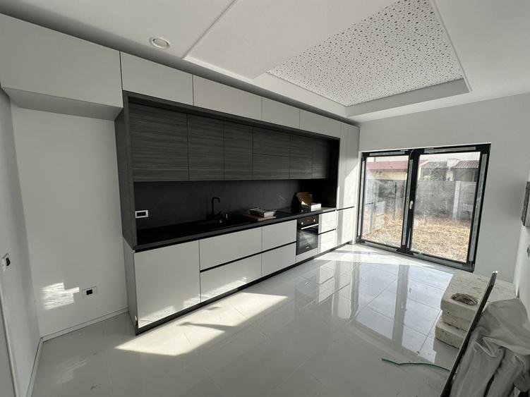 Duplex cu 5 camere cu Canalizare în Exterior Nord