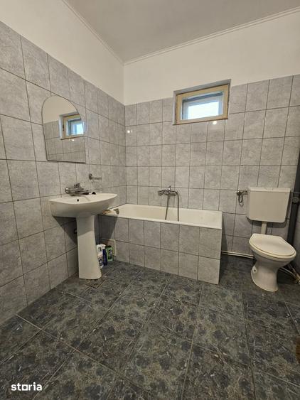 Casă cu 4 camere cu Teren 999 Mp în Crângului