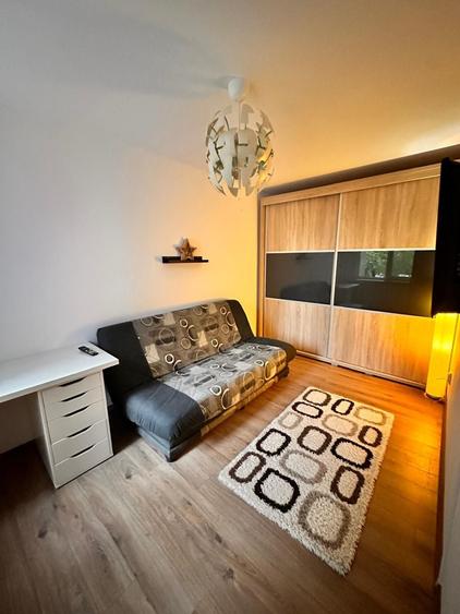 Apartament cu 3 camere semidecomandat în Central
