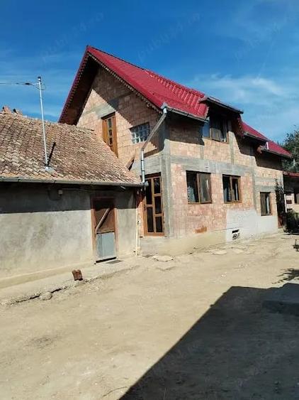 Casă cu 5 camere cu Teren 1337 Mp în Belin
