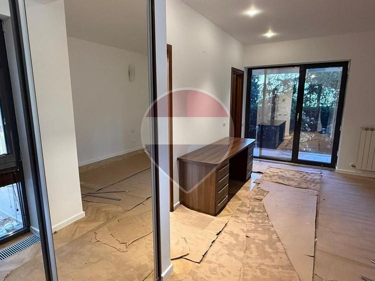 Apartament cu 3 camere semidecomandat în Primăverii