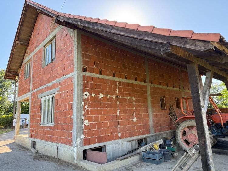Casă cu 4 camere în Central
