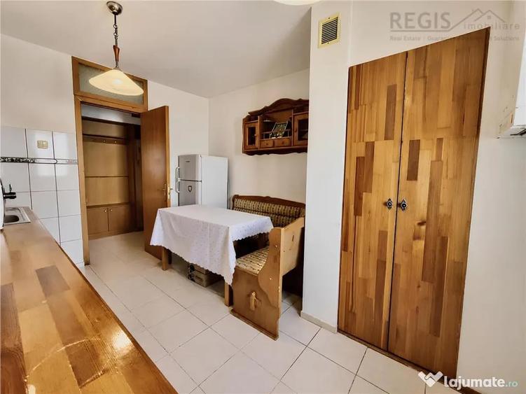 Apartament cu 4 camere decomandat în Sud