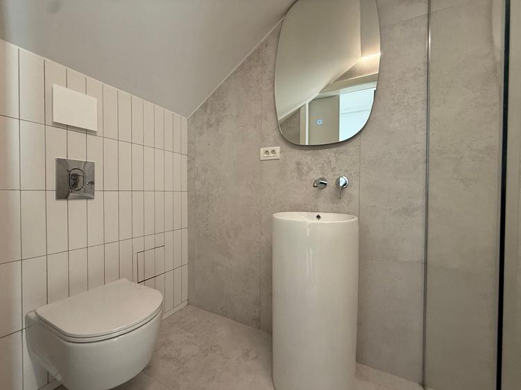 Casă individuală cu 6 camere cu Canalizare în Pipera