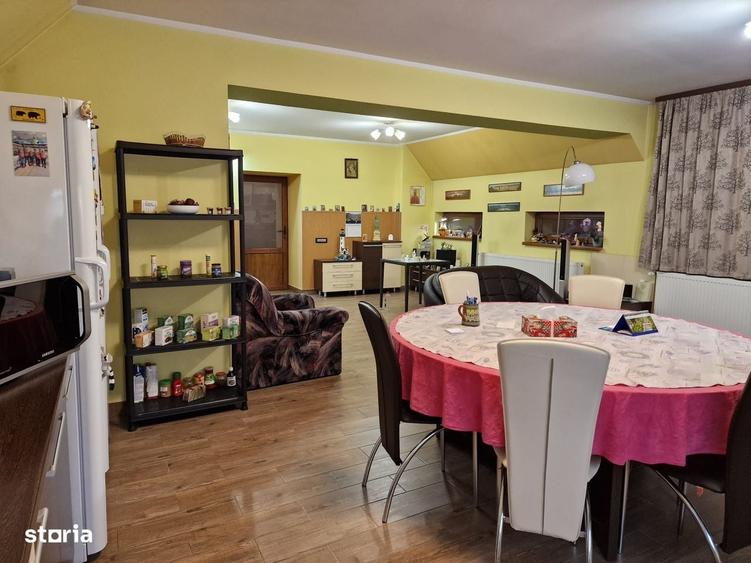 Casă cu 4 camere în Central
