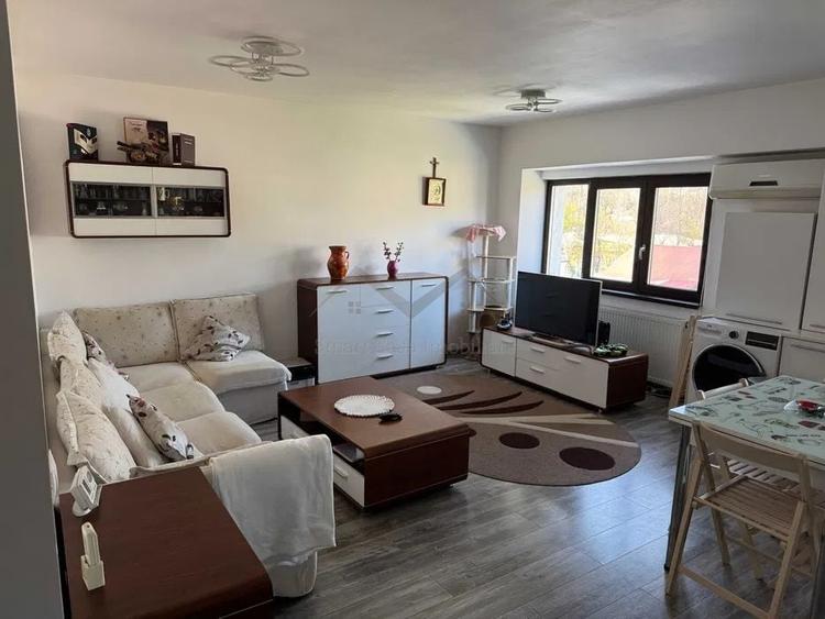 Apartament cu 3 camere semidecomandat, mobilat în Păcurari