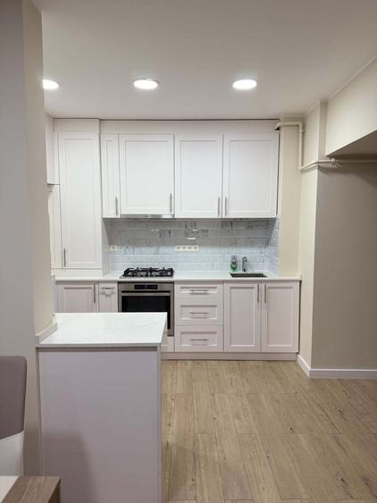 Apartament cu 3 camere decomandat în Drumul Taberei