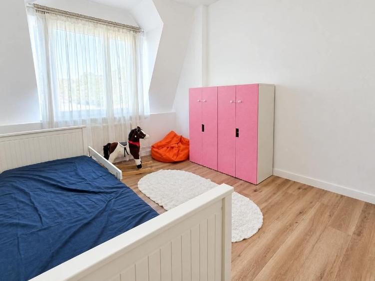 Apartament cu 3 camere decomandat în Păcii