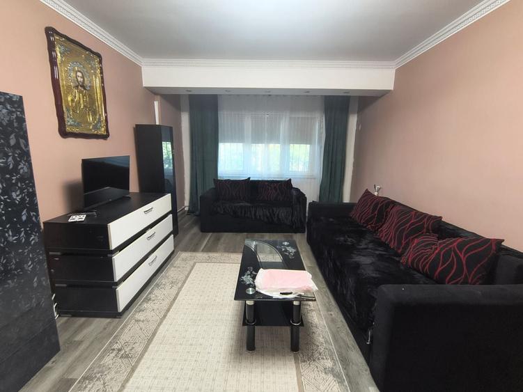 Apartament cu 2 camere semidecomandat, mobilat în Casa de Cultură