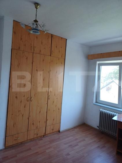 Casă individuală cu 6 camere cu Canalizare în Iris