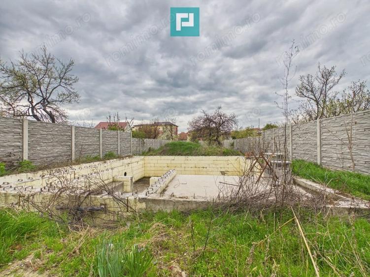 Casă cu Piscina în Pârneava