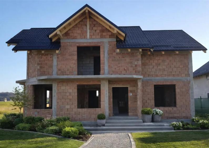 Casă cu 5 camere cu Teren 541 Mp în Central