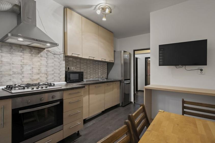 Apartament cu 3 camere decomandat, mobilat în Tei