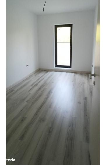 Apartament cu 3 camere decomandat în Păulești