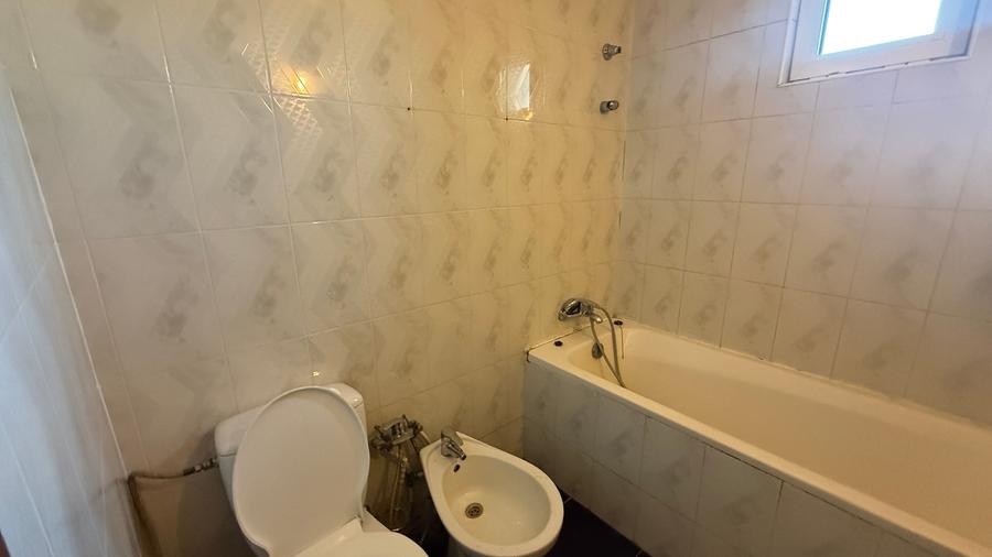 Apartament cu 4 camere decomandat în P-ța Muncii