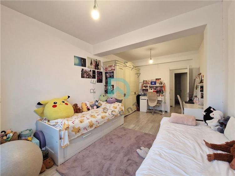 Apartament cu 3 camere decomandat în Tractorul
