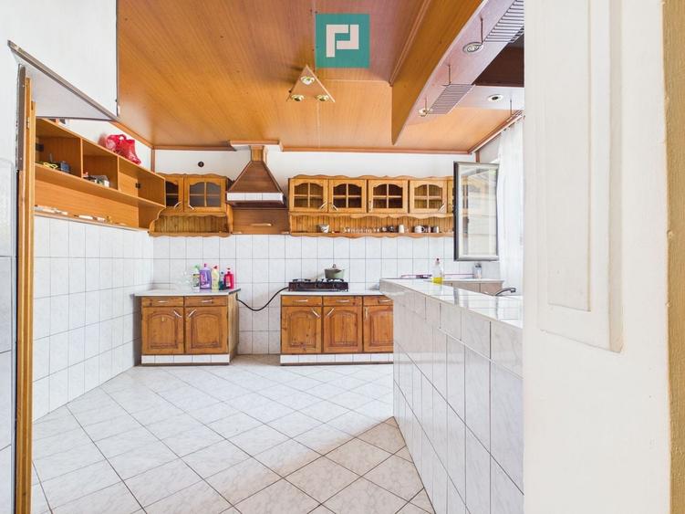 Apartament cu 3 camere semidecomandat în Bucovăț (Remetea Mare)