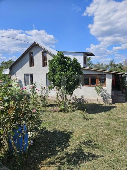 Casă individuală cu 5 camere cu Teren 524 Mp în Găești