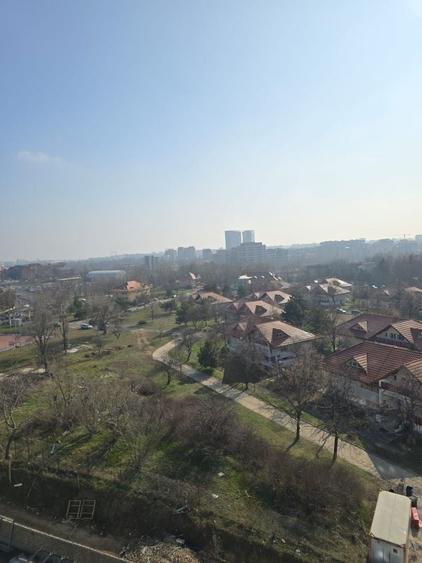 Apartament cu 3 camere decomandat în Floreasca