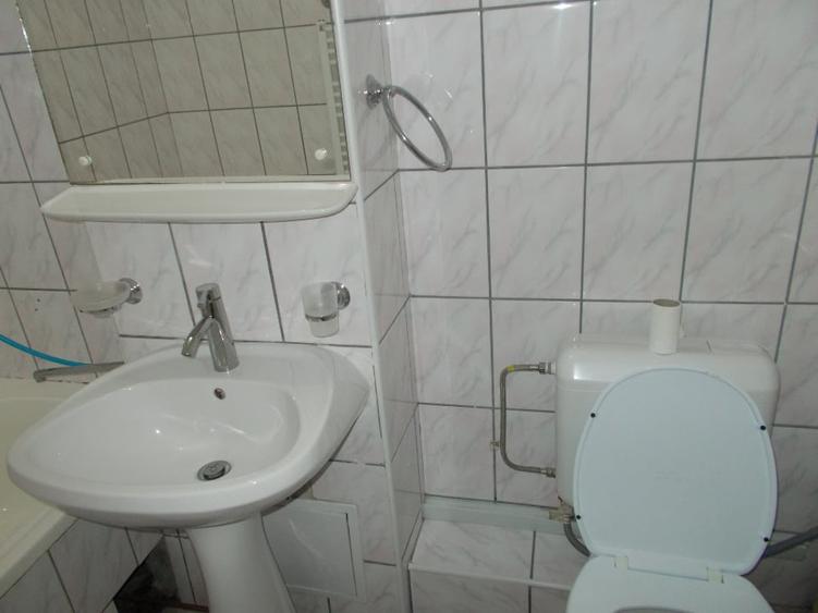 Garsonieră decomandată, mobilată în Răcădău