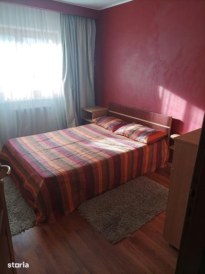 Apartament cu 3 camere decomandat în Nicolina