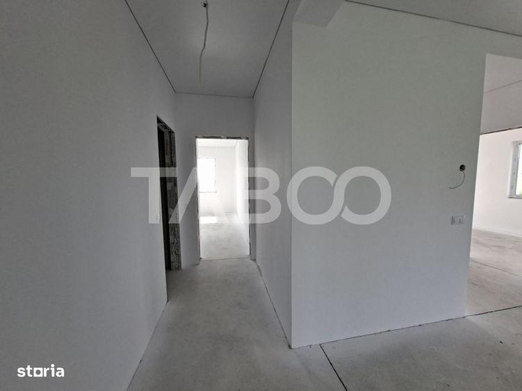 Casă cu 3 camere decomandat în Cristian