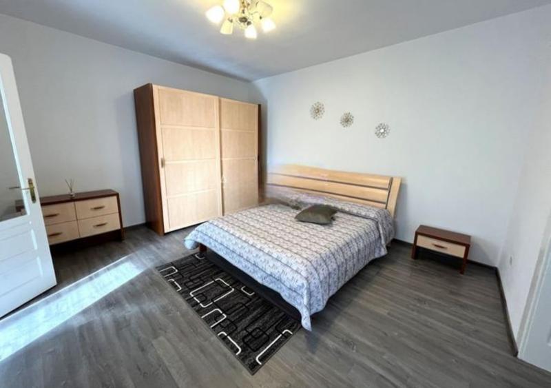 Casă individuală cu 3 camere cu Canalizare în Central