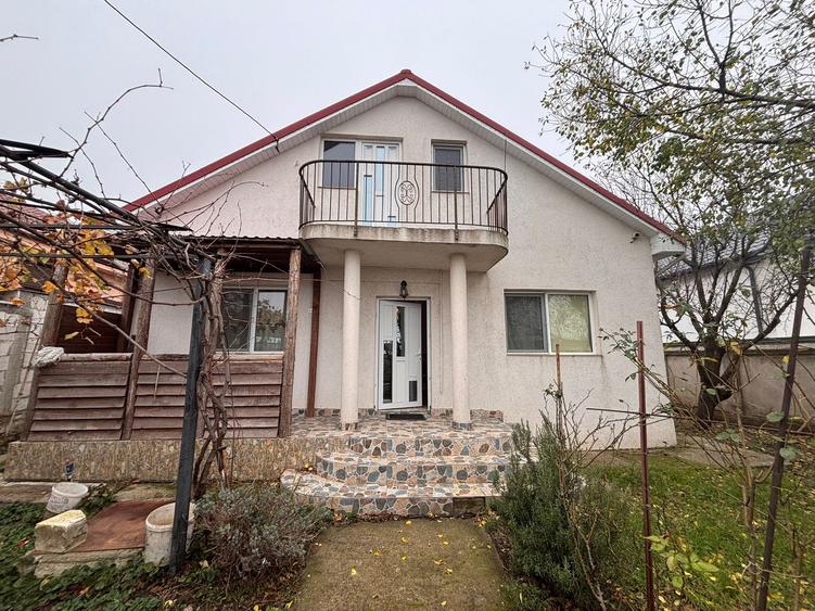 Casă cu 5 camere cu Canalizare în Poiana