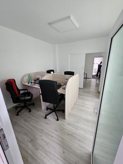 Casă individuală cu 10 camere cu Garaj în Central