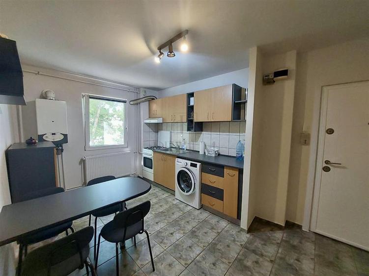 Apartament cu 2 camere semidecomandat, mobilat în Gheorghe Lazăr