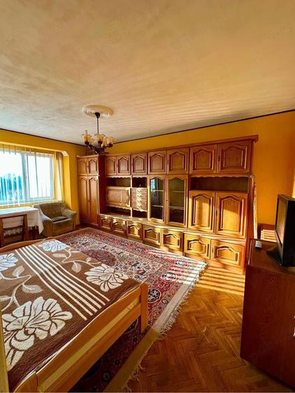 Apartament cu 4 camere decomandat în Central