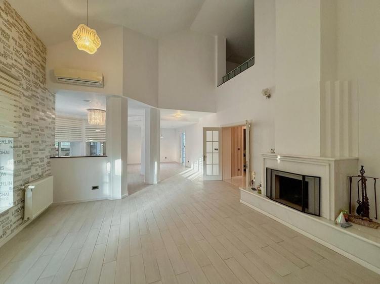 Duplex cu 5 camere cu Canalizare în Iancu Nicolae