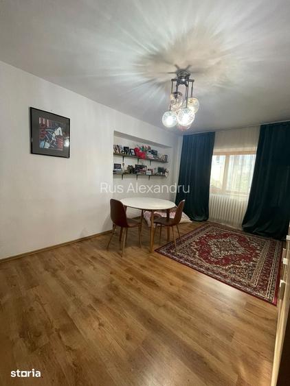 Apartament de vanzare 3 camere zona Sens