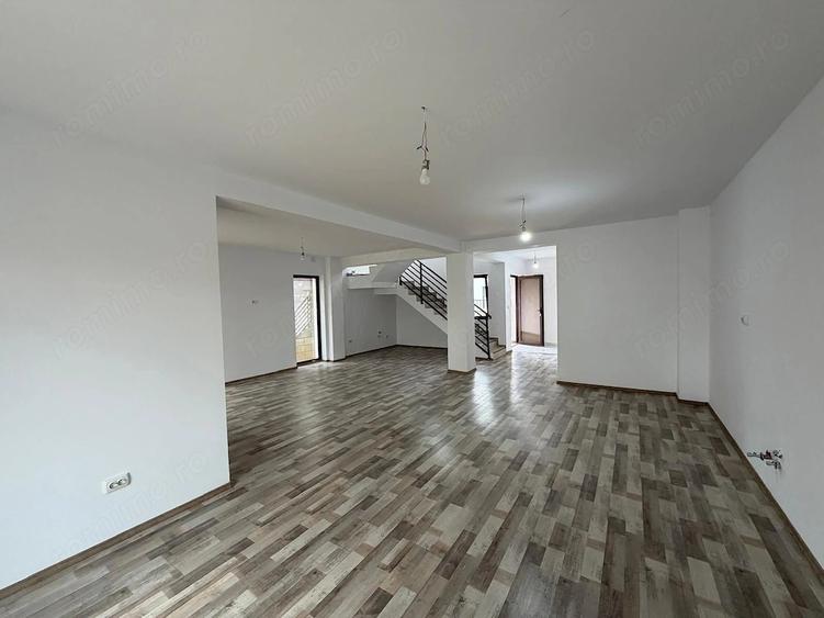 Casă cu Teren 253 Mp în Est
