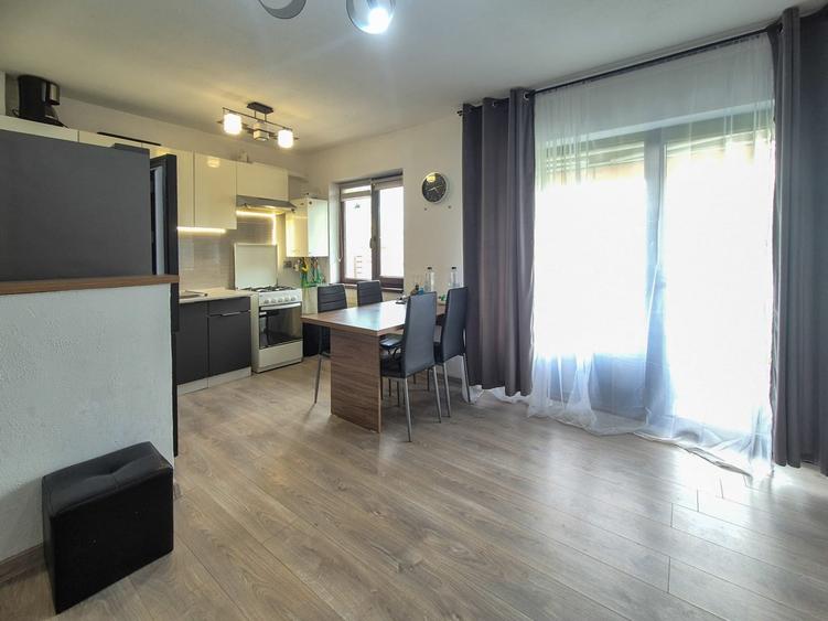 Apartament cu 2 camere semidecomandat, mobilat în Florești