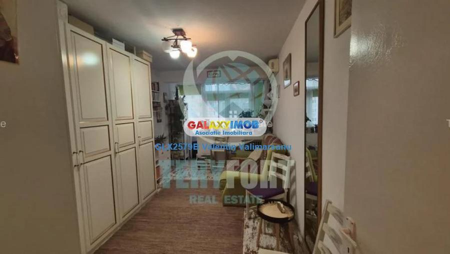 Apartament cu 3 camere semidecomandat, mobilat în Floreasca