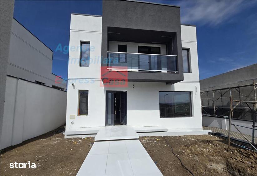 Casă cu 4 camere cu Teren 500 Mp în Aroneanu