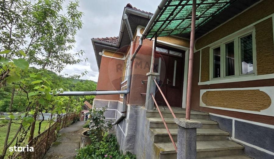 Casă cu 3 camere semidecomandat în Habic