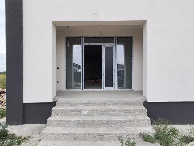 Casă individuală cu 3 camere cu Teren 500 Mp în Săbăreni