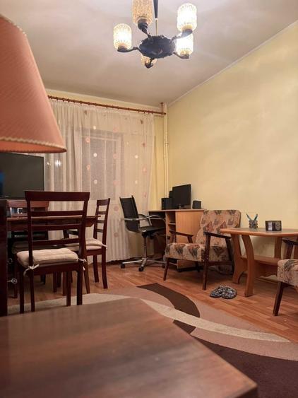 Apartament cu 3 camere decomandat în Giurgiului