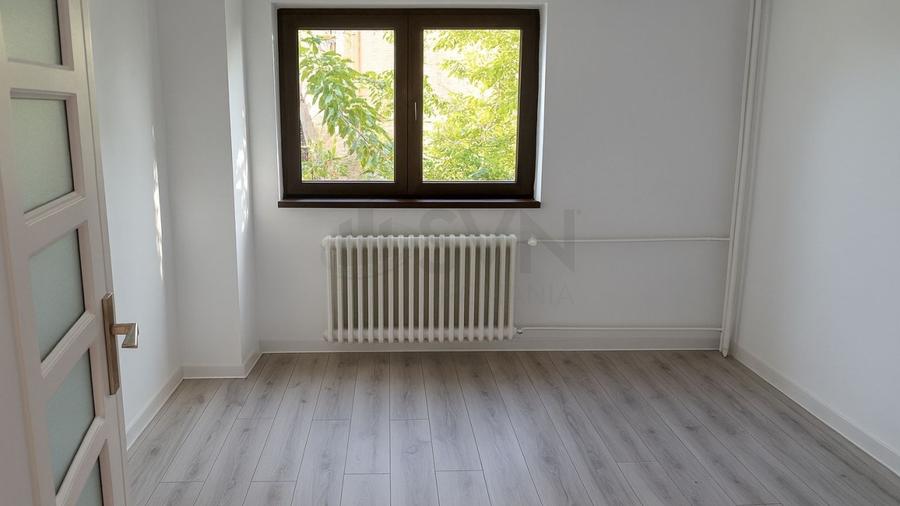 Apartament cu 4 camere nedecomandat, mobilat în P-ța Unirii