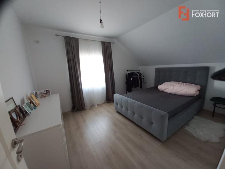 Casă individuală cu 5 camere cu Canalizare în Plopi