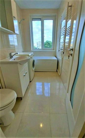 Apartament cu 3 camere decomandat în Exterior Vest