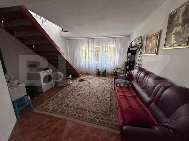 Casă individuală cu 8 camere cu Canalizare în Grigorescu