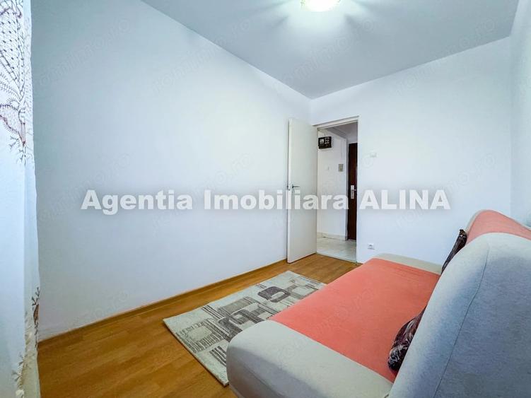 Apartament cu 3 camere semidecomandat în Astoria