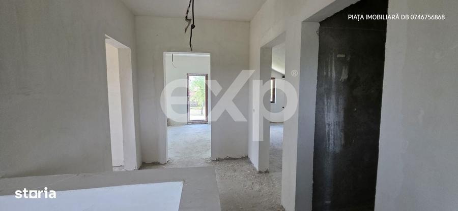 Casă cu 4 camere decomandat în Bălănești