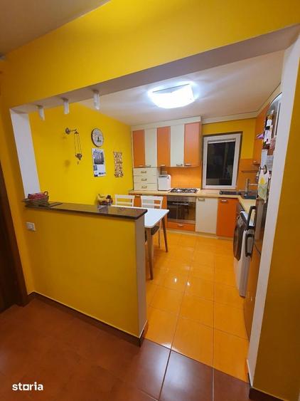 Apartament cu 3 camere semidecomandat în Astra
