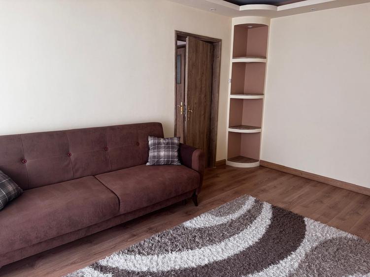 Apartament cu 3 camere semidecomandat în Vatra Luminoasă
