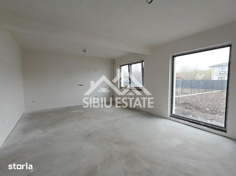 Casă cu 5 camere cu Teren 400 Mp în Șelimbăr